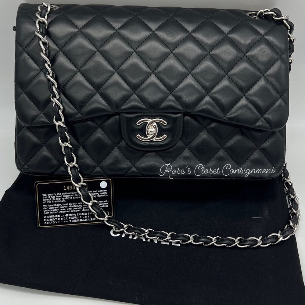 Authentic Chanel classic Black quilted lambskin Jumbo in SHW